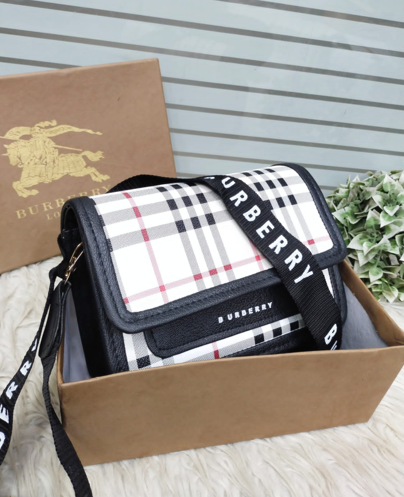 NEW ARRIVAL BURBERRY CROSSBODY FOR GIRL'S