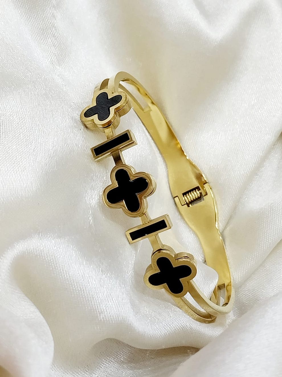 Gold-Plated Clover Bangle with Mother-of-Pearl